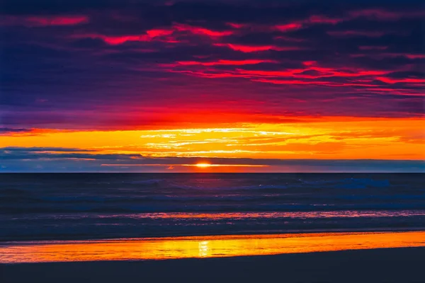 Renkli Mavi Turuncu Turuncu Günbatımı Pasifik Okyanusu Kıyısı Canon Beach — Stok fotoğraf