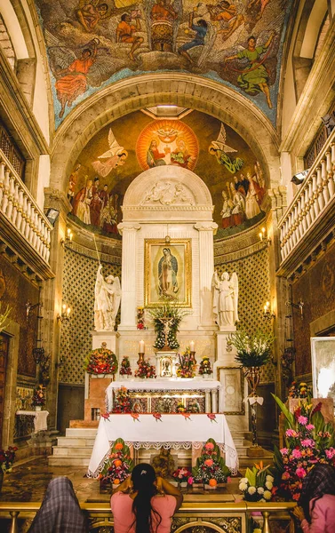 February 2008 Mexico City Mexico Praying Guadalupe Church Guadalupe Shrine — Stock Photo, Image