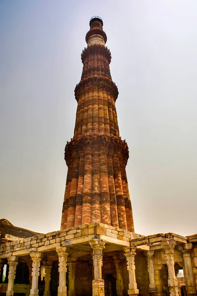 Qutab Minar Met Moskee Base Delhi India — Stockfoto