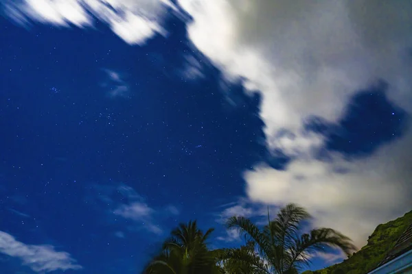 Kleurrijke Blauwe Sterren Nacht Wolken Maan Licht Moorea Tahiti Frans — Stockfoto