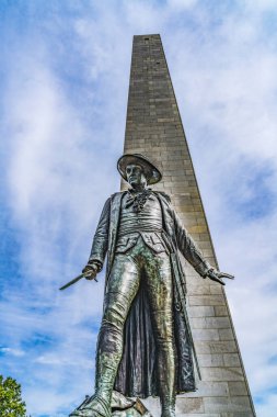 William Prescott Heykeli Bunker Hill Savaş Anıtı Charlestown Boston Massachusetts. 17 Haziran 1775 Savaş Alanı Amerikan Devrim Heykeli Nelli Prescott 'un 1880 yapımı Amerikan vatanseverlerine komuta etti..
