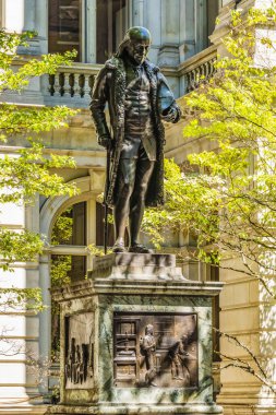 Benjamin Franklin Heykeli Boston Massachusetts. Boston Latin Okulu 'nun ön cephesi 1635' te kuruldu. En eski Amerikan okullarından Franklin öğrencisi. Heykel Richard Greenough tarafından 1865 'te yapıldı.