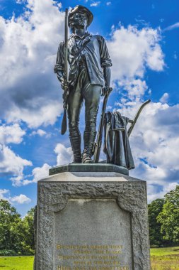 Dakika Adam Heykeli Eski Kuzey Köprüsü Minute Man Ulusal Tarih Parkı Amerikan Devrim Anıtı Massachusetts Birinci Savaş Amerikan Devrimi 19 Nisan 1775 Daniel Chester French tarafından yapılan, Lincoln 'ü DC Memorial için yapan, Issac' ı modelleyen 