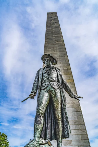 ウィリアム プレスコット像バンカー ヒル戦闘記念碑チャールズタウン ボストン マサチューセッツ州 1775年6月17日の場所ネリ プレスコットが1880年に鋳造したアメリカ独立戦争の像がアメリカの愛国者に命じた — ストック写真
