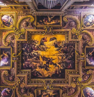 Venedik, İtalya - 29 Ağustos 2019 Organ Tabloları San Zulian Saint Julian Chiesa di San Giuliani Basilica Altar Venice İtalya Kilisesi. Kilise 800 ve en son 1500 'leri tamamladı..
