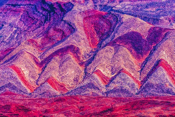 カラフルな赤オレンジ色の白い岩の形成メキシコの帽子記念碑バレーユタ州の近くの砂漠 — ストック写真
