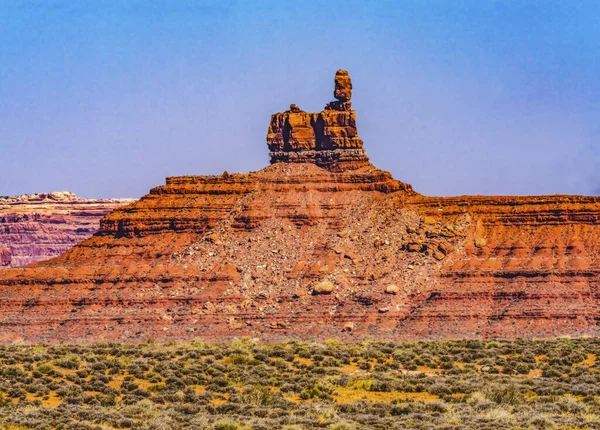 Barevné Sedící Slepice Butte Rock Formation Canyon Face Cliff Desert — Stock fotografie