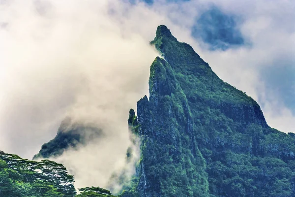 Colorido Monte Mouapu Nuvens Dentes Tubarão Montanhas Volanic Peaks Moorea — Fotografia de Stock