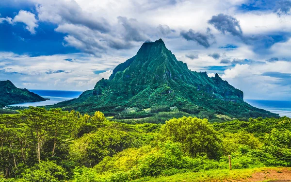 Πολύχρωμο Όρος Rotui Δεύτερο Υψηλότερο Βουνό Volanic Peak Στον Κόλπο — Φωτογραφία Αρχείου