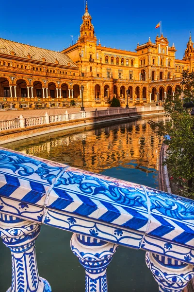 Blue Bridge Plaza Espana Spain Square Towers Reflexão Sevilha Andaluzia — Fotografia de Stock