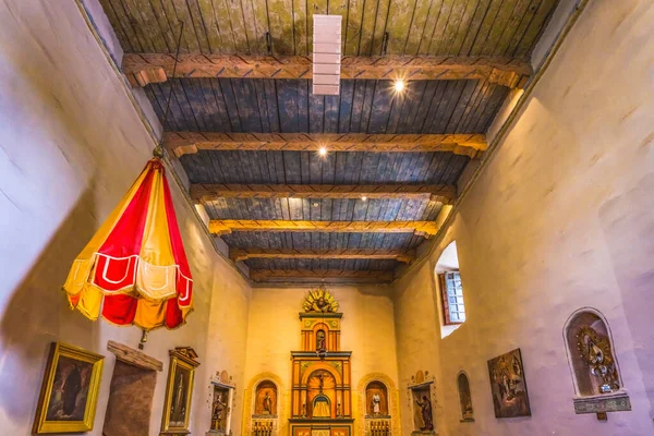 圣迭戈 德阿尔卡拉加州教堂祭祀团 1769年由Junipero Serra创办 是加利福尼亚州的第一个特派团 — 图库照片