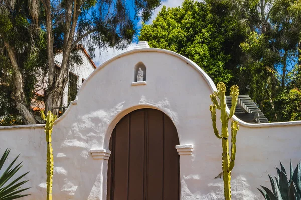 Garden Gatewhite Abobe Mission San Diego Alcala Califórnia Fundada 1769 — Fotografia de Stock