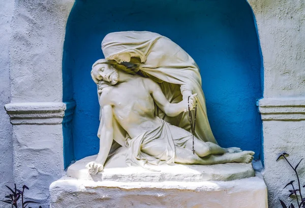 Pieta Maria Jezus Standbeeld Witte Abobe Garden Shrine Missie San — Stockfoto