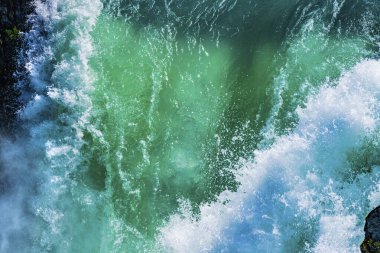 Mavi Salto Grande Şelalesi Pehoe Gölü 'ne yakın Lago Torres del Paine Ulusal Parkı Patagonya