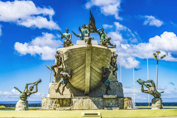 Punta Arenas Chile Diciembre 2019 Goleta Ancud Bronze Monuments Harbor —  Fotos de Stock