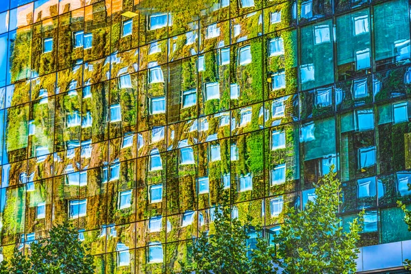 Edifícios Modernos Verde Amarelo Azul Reflexão Abstract Santiago Chile — Fotografia de Stock