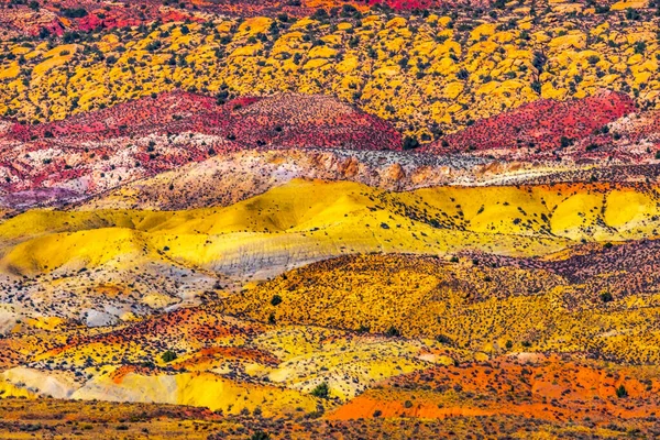 Крашеная Пустыня Красочные Абстрактные Желтые Травы Земли Оранжевый Песчаник Красный — стоковое фото