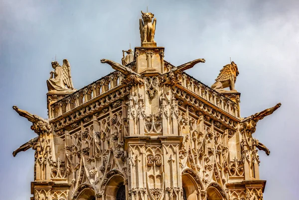 游览法国巴黎圣雅克塔 1523年的教堂塔楼在法国大革命中被毁 朝圣者开始前往西班牙的孔波斯特拉 — 图库照片