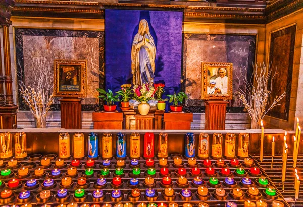 Virgin Mary Shrime Candles Madeleine Church Paris France Katolická Církev — Stock fotografie