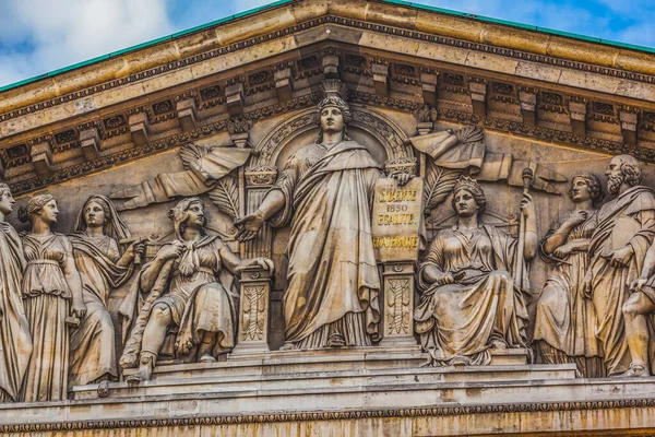 Marianne Lady Liberty Statade Facade National Assembly Paris France 位于波旁宫 — 图库照片