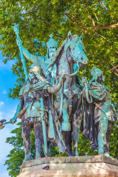 Charlemagne Guards Bronz Szobor Mellett Notre Dame Párizs Franciaország Louis — Stock Fotó