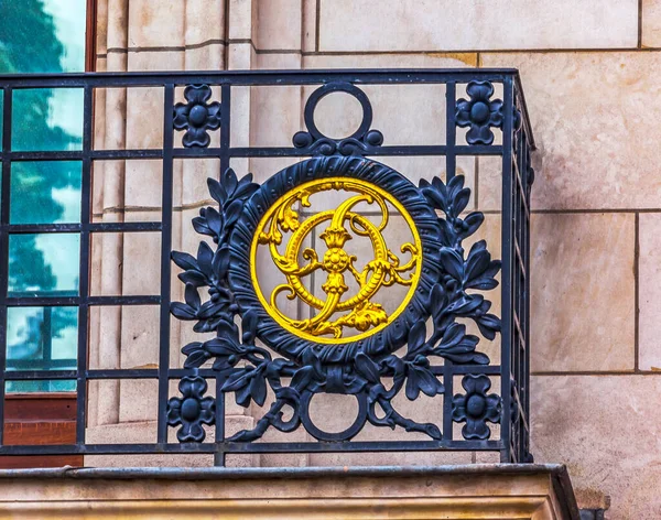 Ornate Golden Window Decoration Government Building Paryż Francja Institue Francuskie — Zdjęcie stockowe