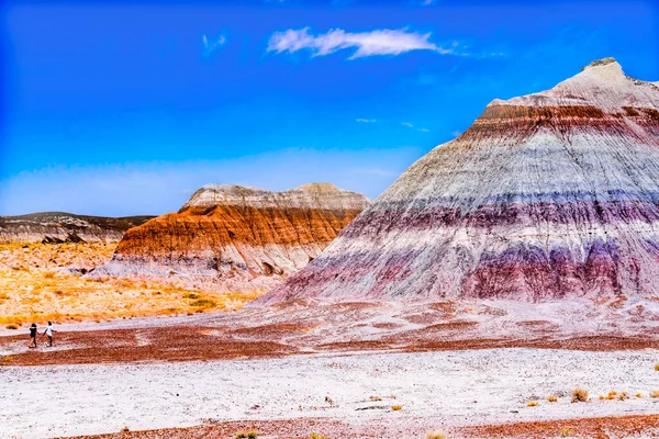 Colorful Hikers Tepees Hills Badland Formation Painted Desert Petrified Forest — Stock Photo, Image