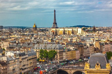 Paris, Fransa - 3 Haziran 2915 Notre Dame View Eiffel Kubbesi Kubbe Binaları Şehir Merkezi Paris Fransa.  