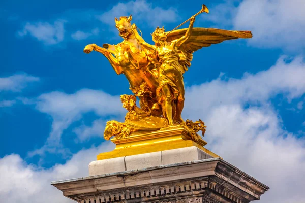 Golden Fame Winged Horse Statue Pont Bridge Alexandre Iii Paris — Fotografia de Stock