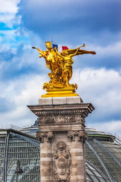 Golden Fame Winged Horse Socha Pont Bridge Alexandre Iii French — Stock fotografie