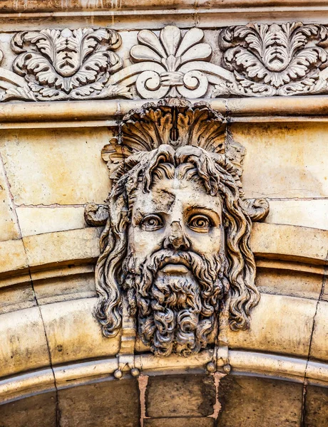 Ancient Old Man Barba Decoración Estatua Puente Piedra Centro Ciudad — Foto de Stock