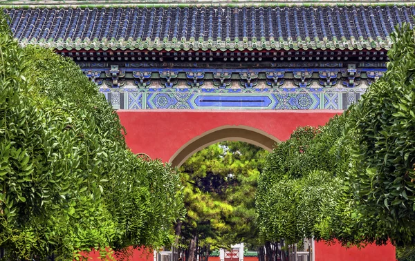 Červená brána chrámu sun city parku beijing, Čína — Stock fotografie