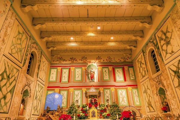 Gamla uppdraget santa ines solvang Kalifornien basilikan altaret cross en — Stockfoto