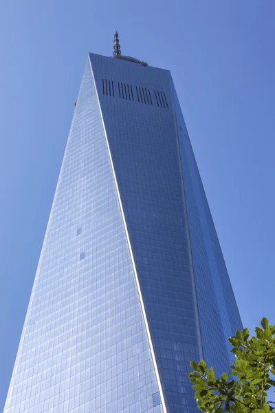 Νέα παγκόσμια εμπόριο κέντρο γυάλινο κτίριο ουρανοξύστης στον ορίζοντα νέα yor — Φωτογραφία Αρχείου