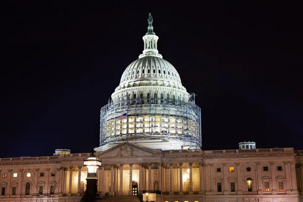Ночь строительства Капитолия США на северной стороне звезды Вашингтона, округ Колумбия — стоковое фото