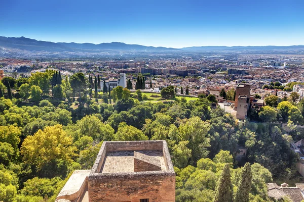Alhambra kale kule Cityscape kiliseler Granada Andalusia İspanya — Stok fotoğraf