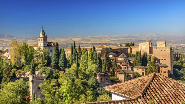 Alhambra Castelo Torres Cityscape Churchs Granada Andaluzia Espanha Fotos De Bancos De Imagens