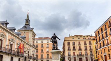 Amiral Bazan heykel Plaza de la Villa Madrid İspanya