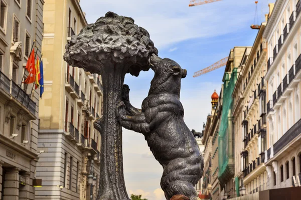 Oso y morera El Oso y El Madrono Estatua Símbolo de Madr —  Fotos de Stock