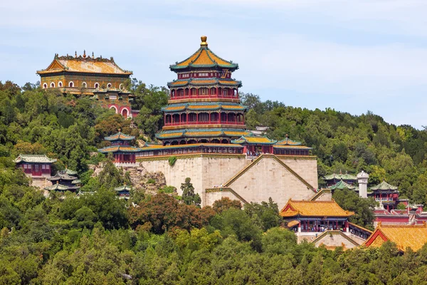 Langlebigkeit Hügelturm des Duftes der orangefarbenen Dächer Buddhas — Stockfoto