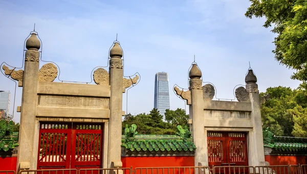 StoneRed Gate Temple of Sun City Park Modern Skyscraper Beijing, — Stock Photo, Image