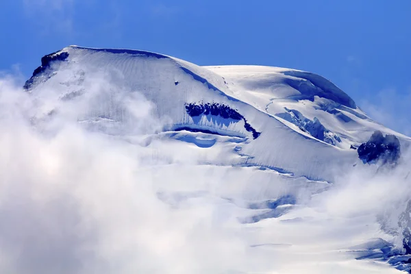Top van de Mount Baker onder wolken van kunstenaar punt Washington Sta — Stockfoto