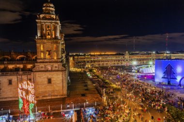 Büyükşehir katedral Zocalo Mexico City'de yılbaşı gecesini