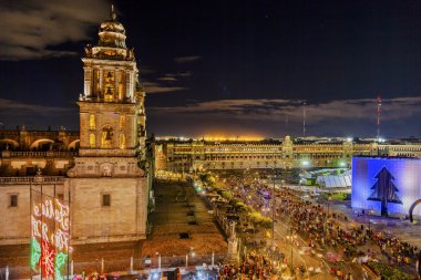 Büyükşehir katedral Zocalo Mexico City'de yılbaşı gecesini