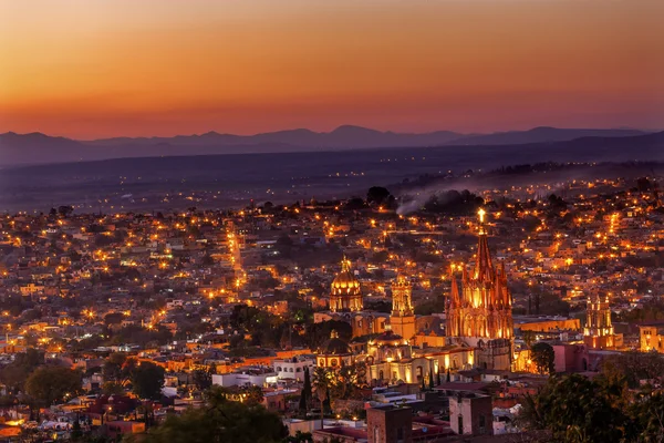 San Miguel de Allende Meksika Miramar Overlook günbatımı Parroquia A
