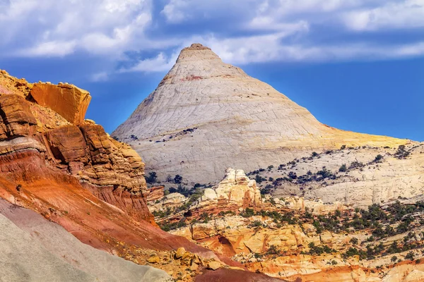 Capitol Dome montagne de grès de Navajo blanche Capitol Reef Nation — Photo