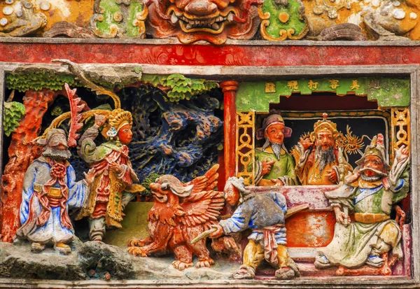 Keramik figurer drakar Chen fäderneärvda taoistiska templet Guangzhou C — Stockfoto