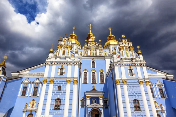 Catedral do Mosteiro de São Miguel Spires Pinturas de fachada Kiev U — Fotografia de Stock