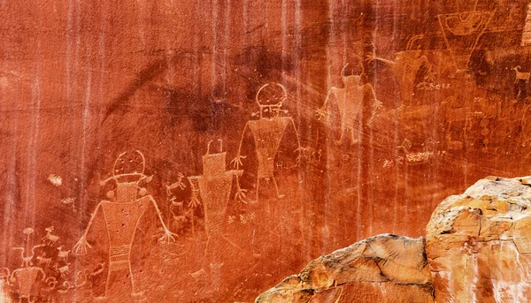 Nativo americano indiano Fremont Petroglyphs Capital Reef National Park — Fotografia de Stock