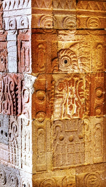 Ruiny starożytnych ptaków Sculpturel ściany Indian Teotihuacan Meksyk Cit — Zdjęcie stockowe